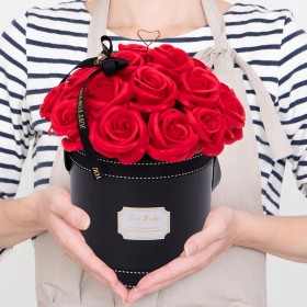 FLOWER BOX MYDLANE RÓŻE KWIATY BUKIET W PUDEŁKU PREZENT NA DZIEŃ WALENTYNKI 21RÓŻ