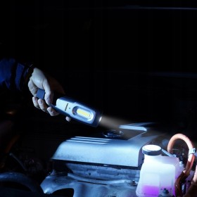 LATARKA AKUMULATOROWA LED ZE STACJĄ DOKUJĄCĄ PODWIESZANA TS1905