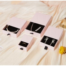 NASZYJNIK SERCE PREZENT DLA KOBIETY WALENTYNKI ZESTAW PUDEŁKO NA BIŻUTERIĘ