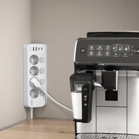 Narożna listwa zasilająca MORRE M412 8w1 – 4 gniazda 230 V + 2× USB-A + 2× USB-C, indywidualne wyłączniki, przewód 2 m, czarna